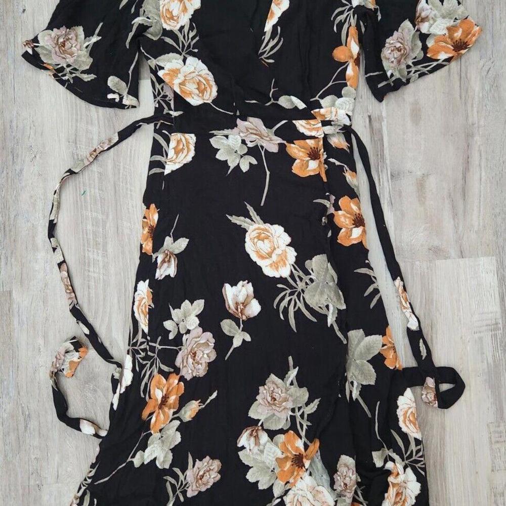 Magnolia South Dress Small Wrap Style V Neck Flutter Sleeve Floral